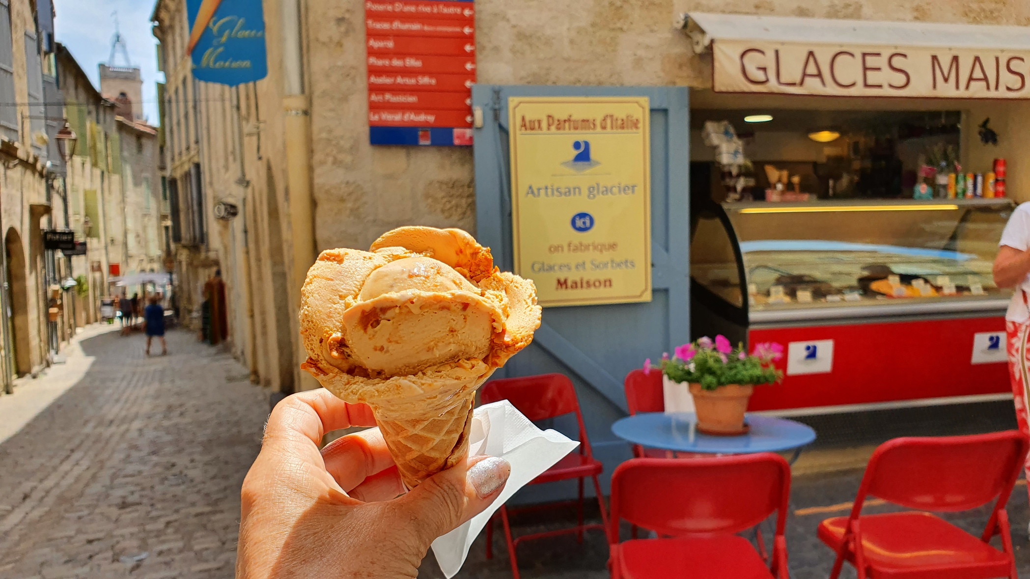 Enjoying the best ice cream in Pézenas Enjoying the best ice cream in Pézenas
