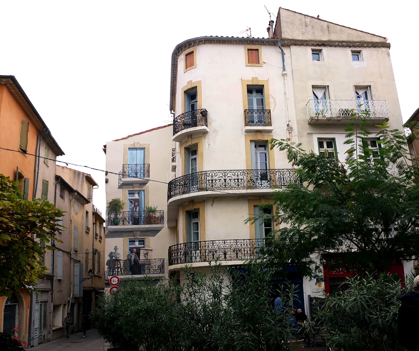 Béziers with mural painting Béziers with mural painting