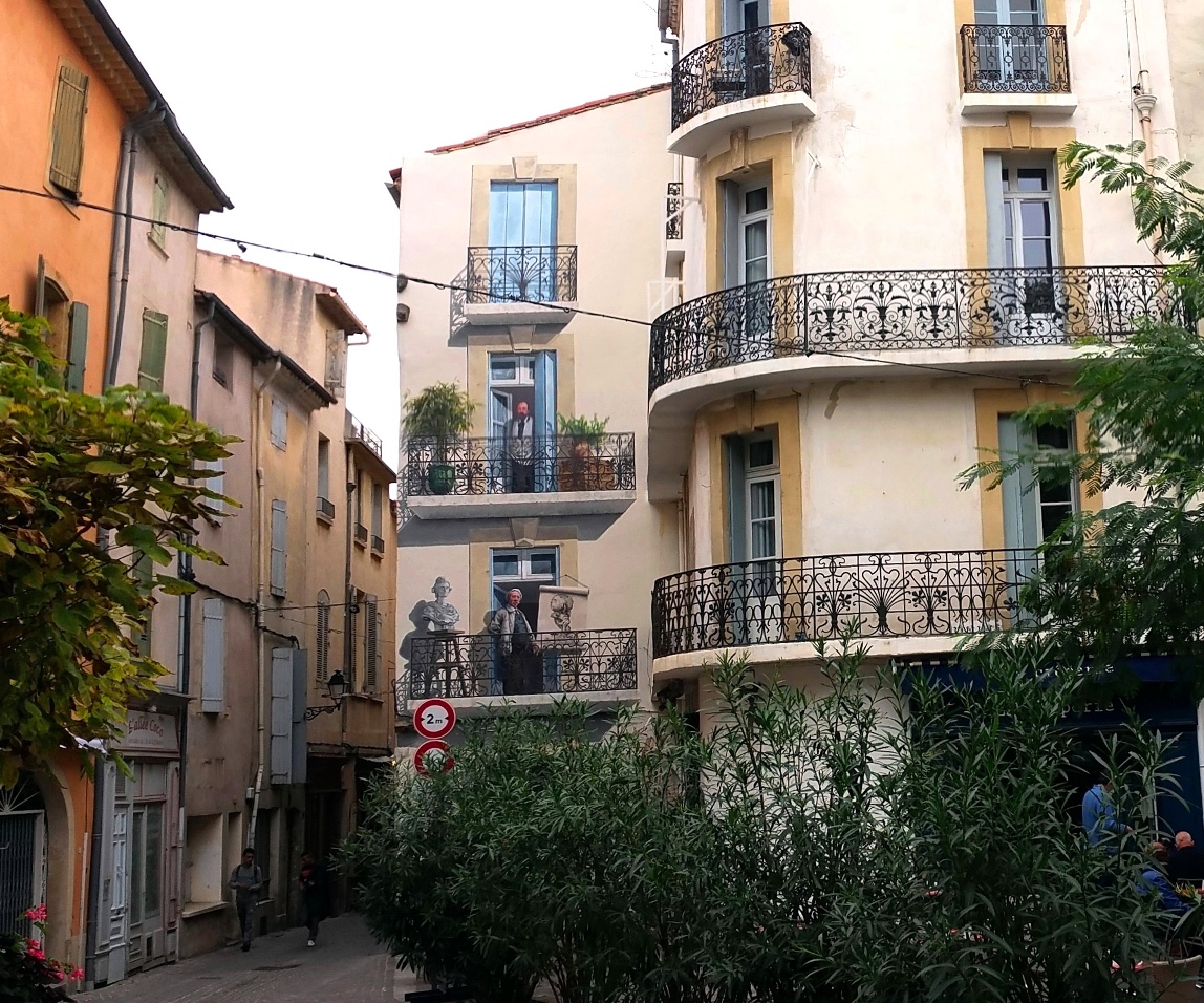 Béziers with mural painting Béziers with mural painting
