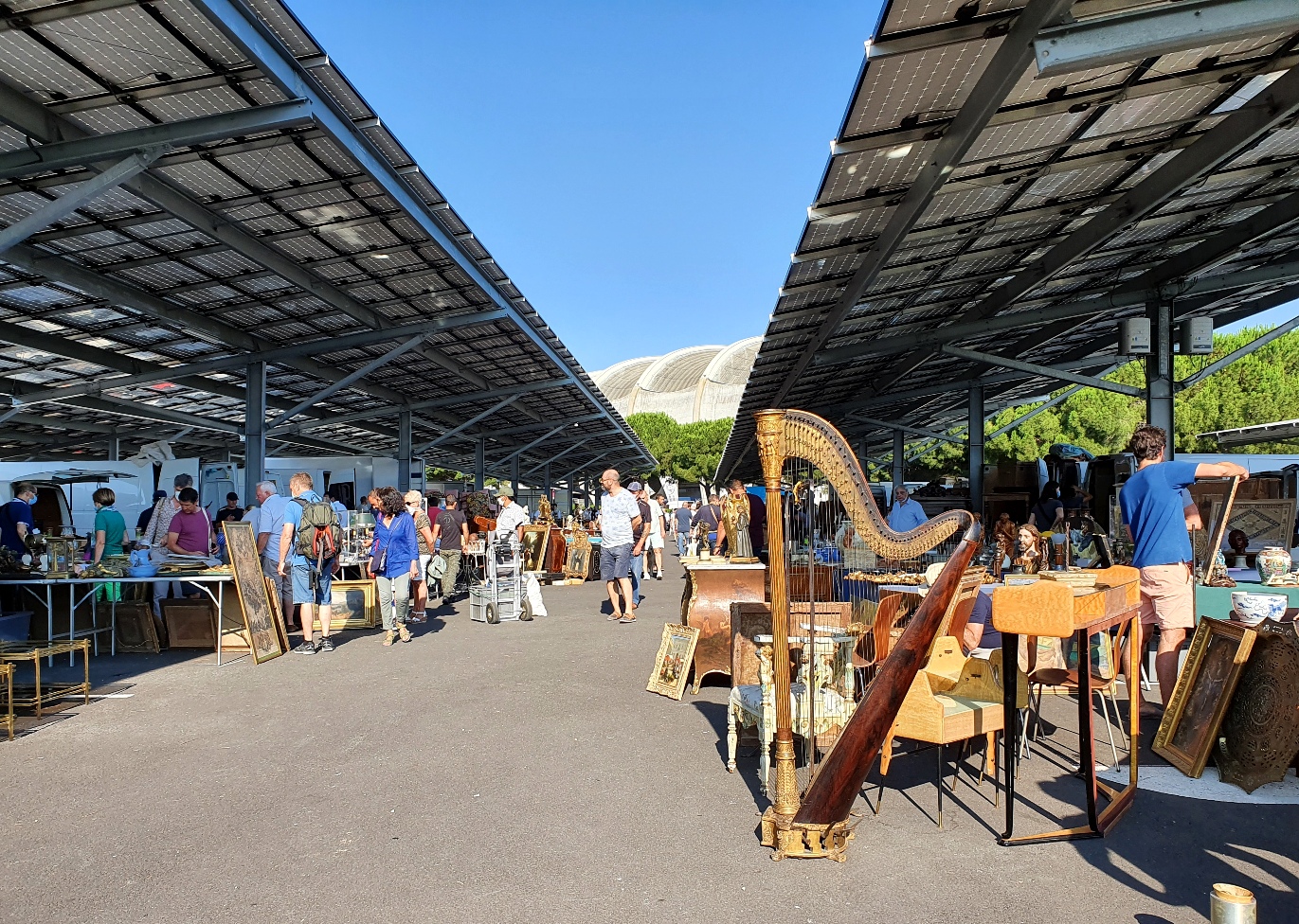 Béziers antique market Béziers antique market