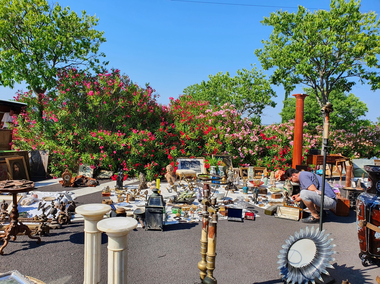 Béziers antique market Béziers antique market